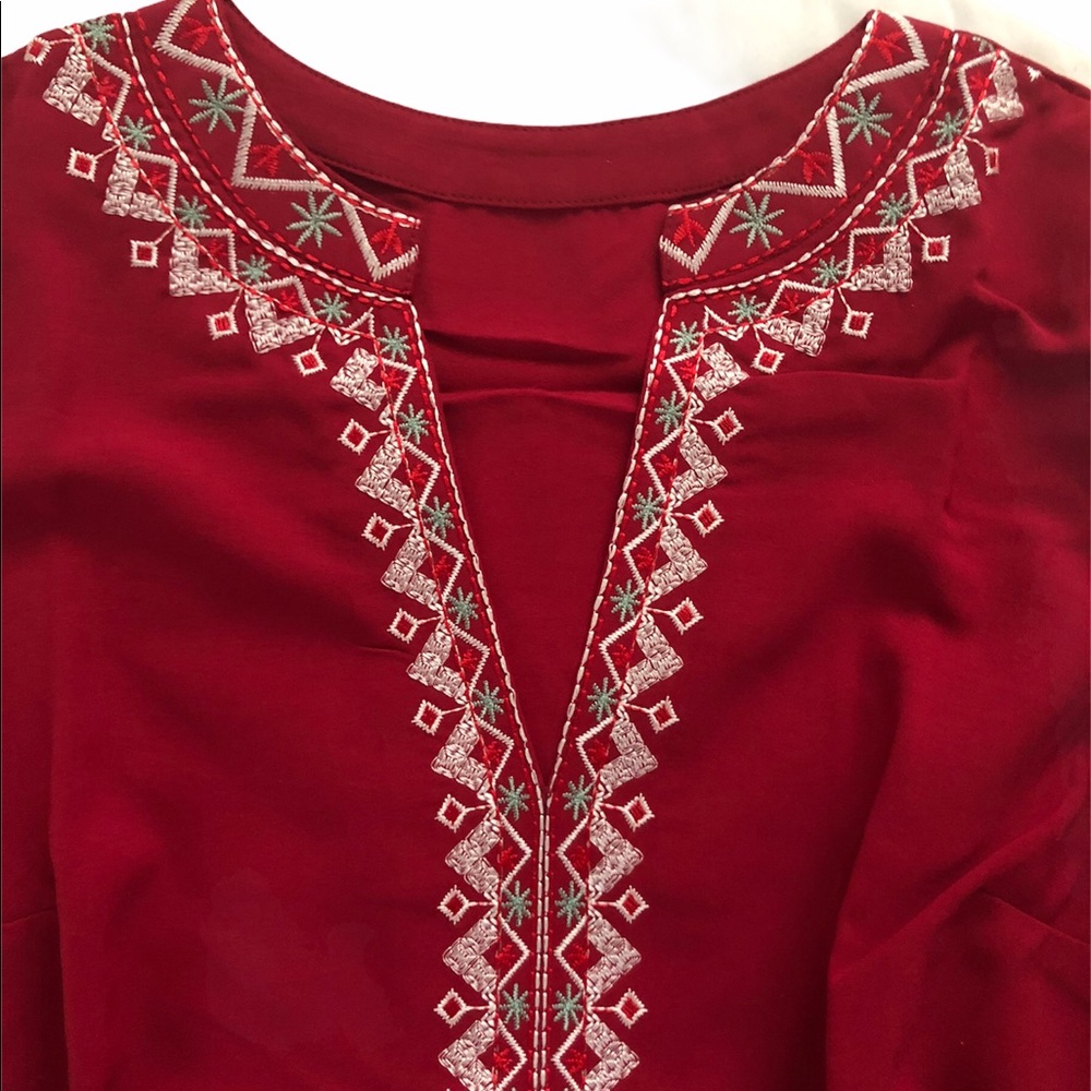✨HPX6 ♥️ 1 Small LEFT • Deep Red Embroidered Boho V-neck Top - Picture 9 of 11